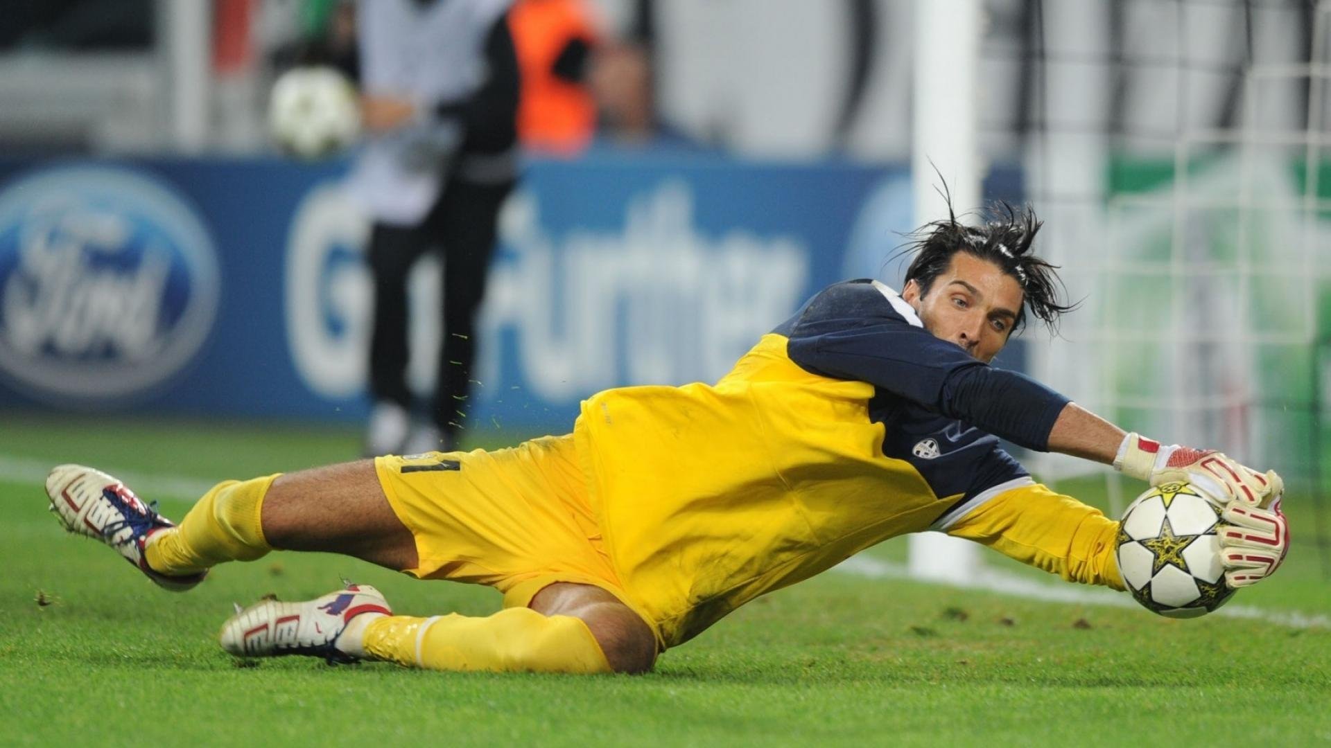 郑钦文跨界西甲，网球少女的足球奇遇记